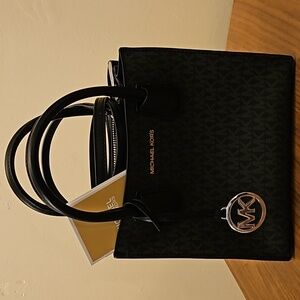 MICHAEL KORS MEDIUM MERCER MESSENGER CROSSBODY SACHEL